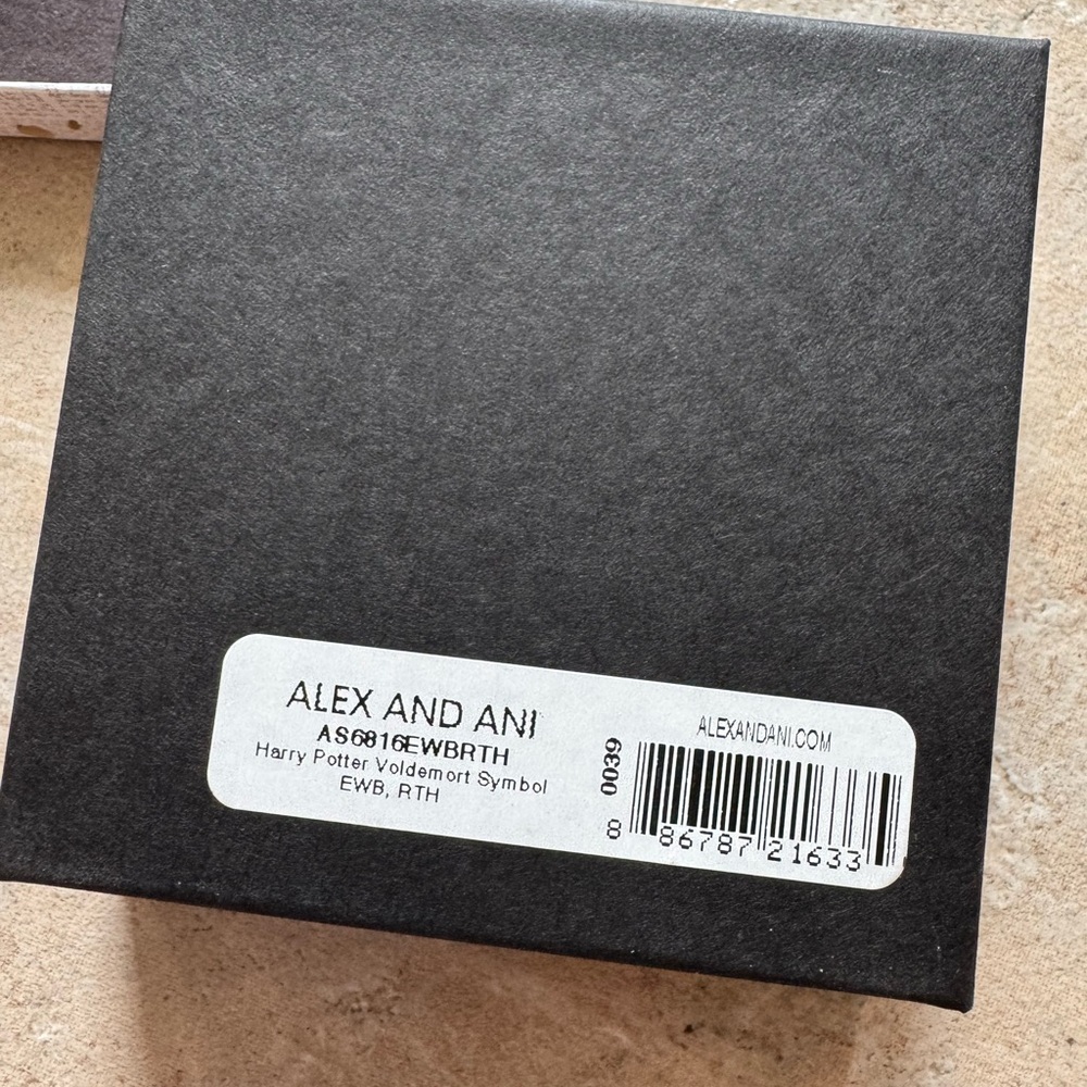 NIB & NWT: ALEX & ANI HARRY POTTER Voldemort's Wand Charm Expandable Bracelet - Picture 6 of 6